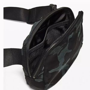 Everywhere Belt Bag 🐊